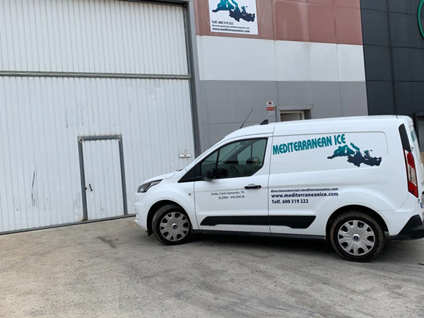 exterior y furgoneta mediterraneanice